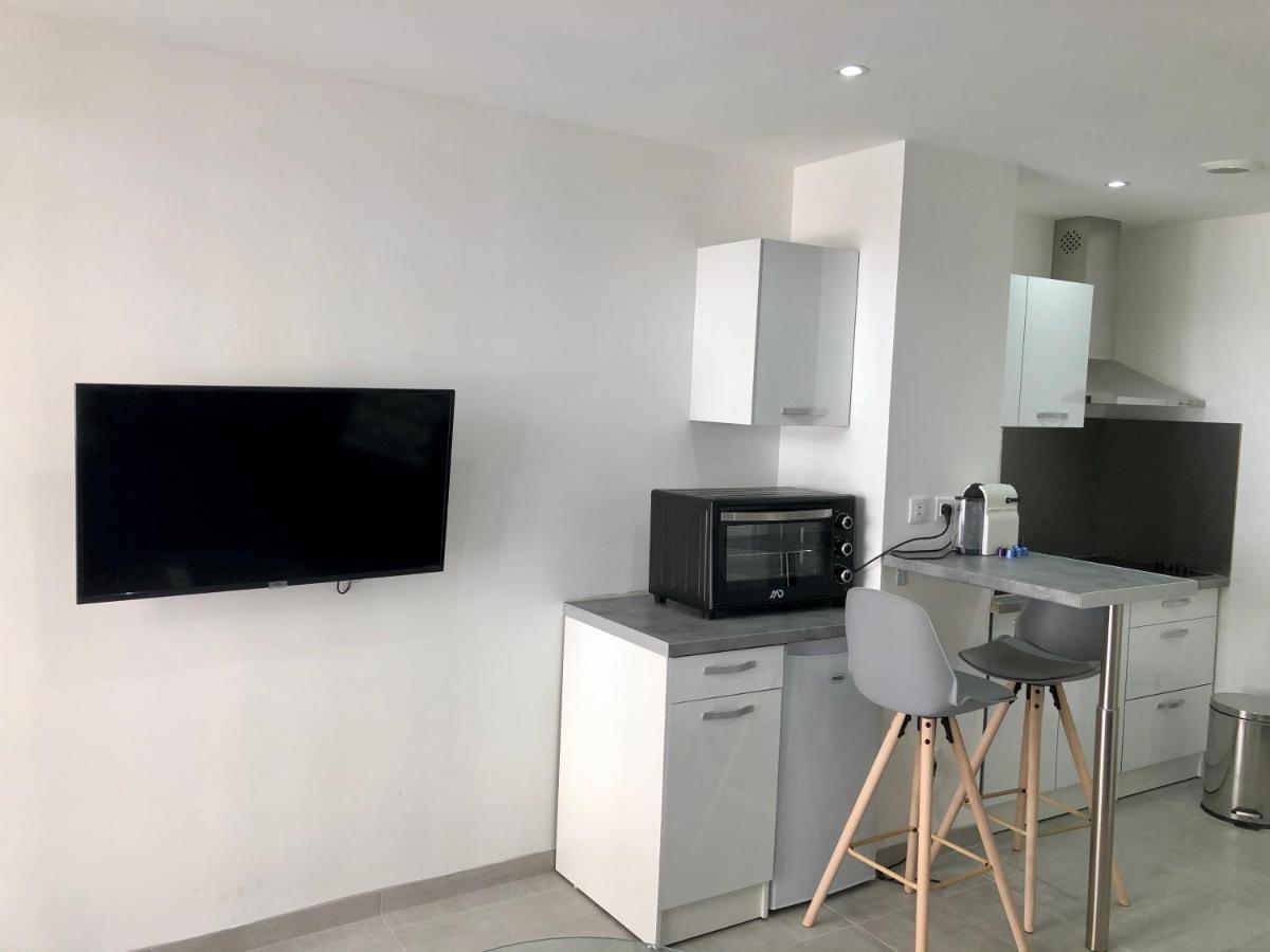 Provençal Studio La Fare-les-Oliviers Extérieur photo