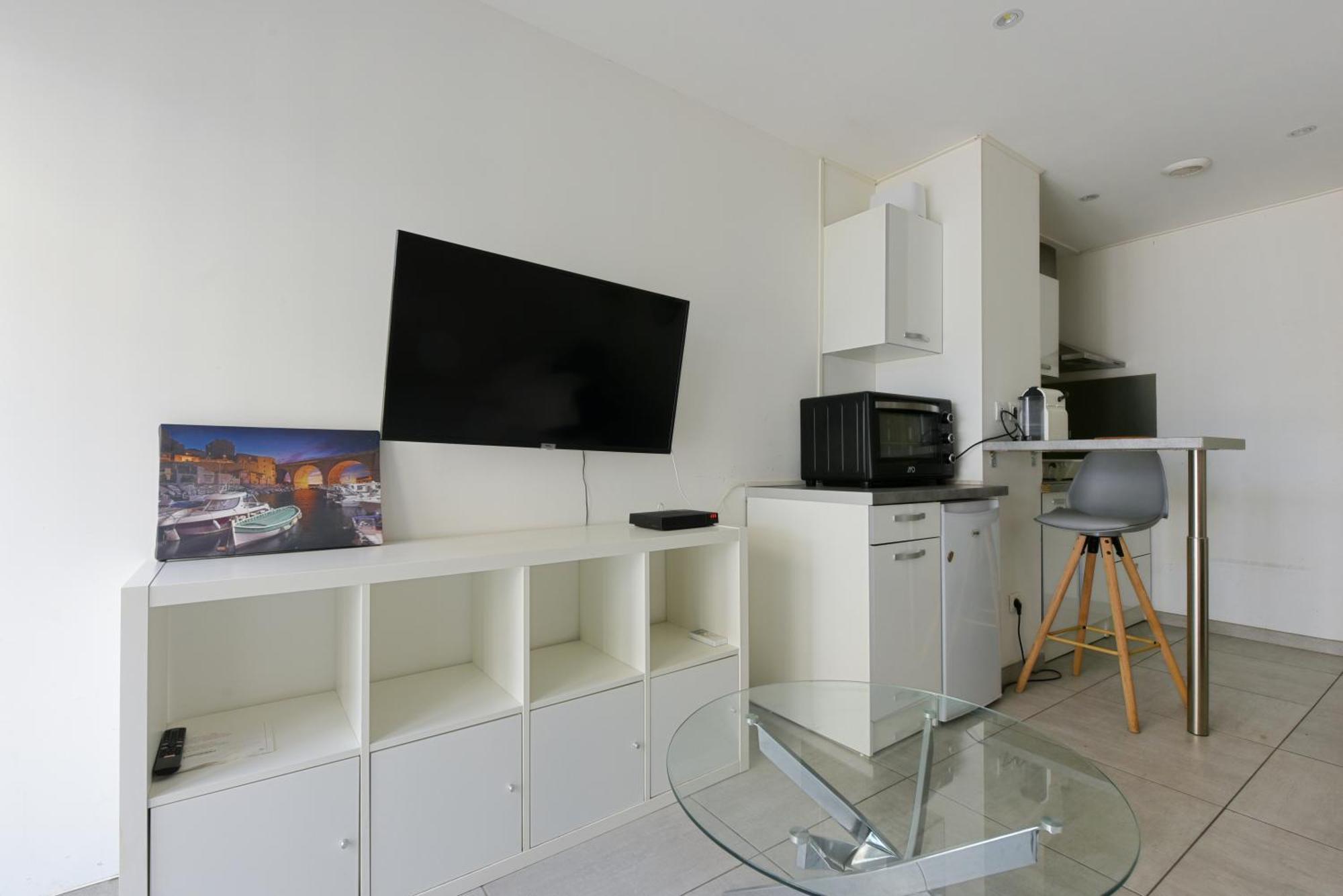 Provençal Studio La Fare-les-Oliviers Extérieur photo