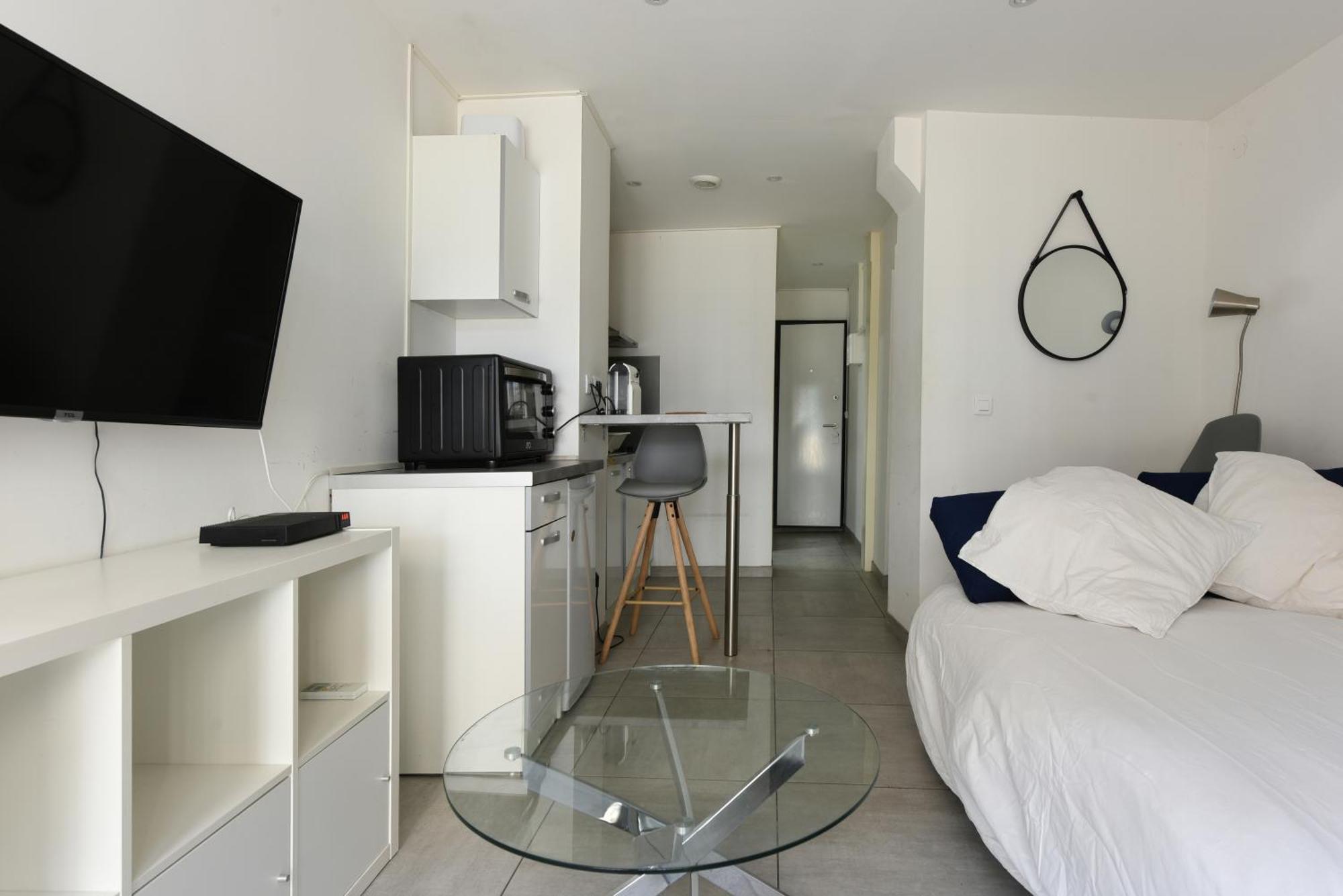 Provençal Studio La Fare-les-Oliviers Extérieur photo